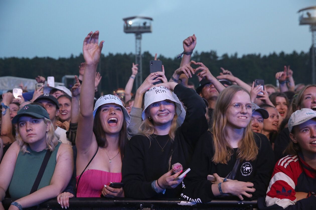 Willkommene Auszeit: 78.000 Fans feiern auf dem Eichenring. – Yeah!