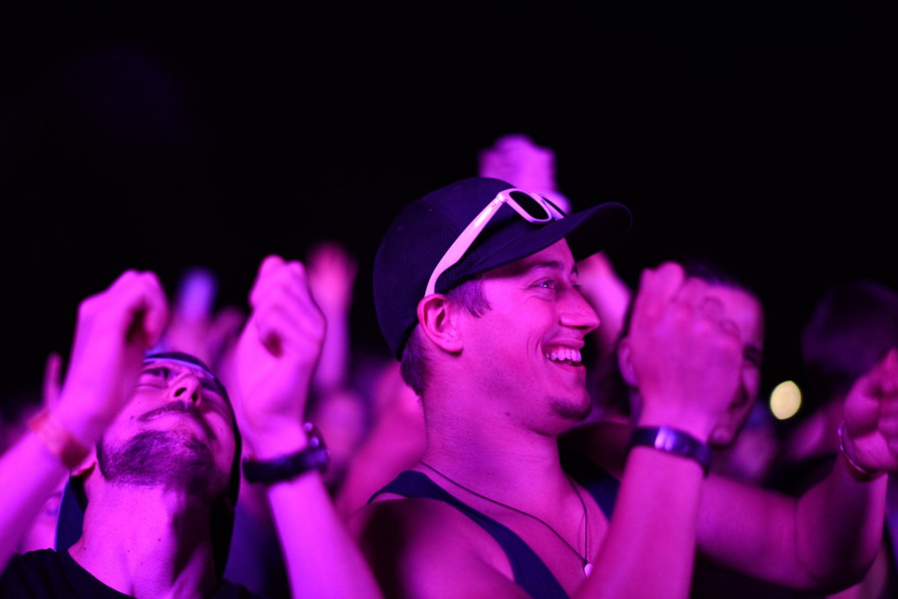 Claptone, Stephan Bodzin, Markus Kavka u.a. bei bestem Open Air-Wetter am schwäbischen Meer. – GuteZeit bei Nacht.
