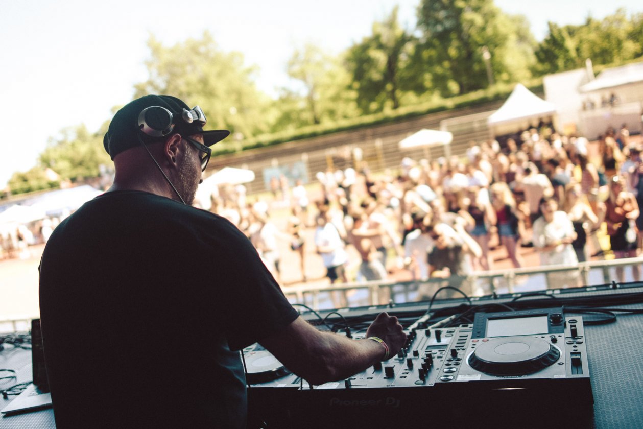 Claptone, Stephan Bodzin, Markus Kavka u.a. bei bestem Open Air-Wetter am schwäbischen Meer. – Los gehts!
