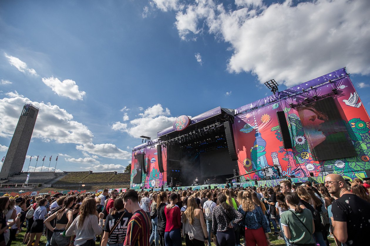 Casper, SXTN, Kraftwerk, Liam Gallagher, K.I.Z., David Guetta, The Weeknd etc. live im Berliner Olympiapark. – Crowd.