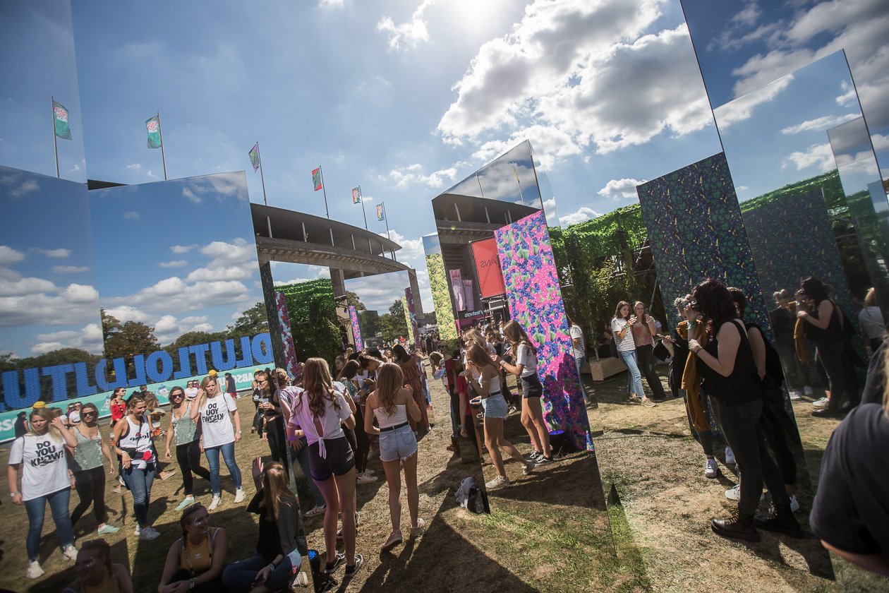 Casper, SXTN, Kraftwerk, Liam Gallagher, K.I.Z., David Guetta, The Weeknd etc. live im Berliner Olympiapark. – Spiegelwald.