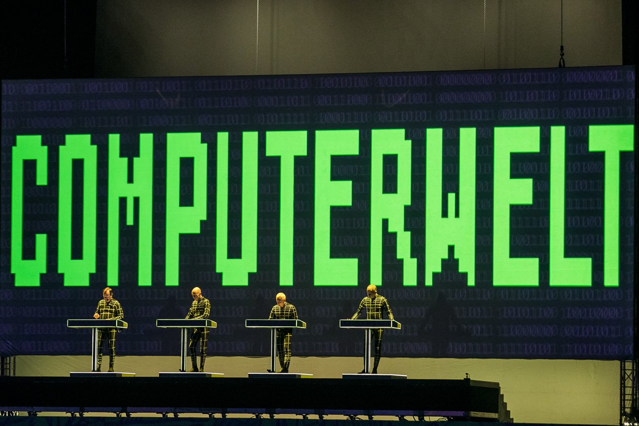 Casper, SXTN, Kraftwerk, Liam Gallagher, K.I.Z., David Guetta, The Weeknd etc. live im Berliner Olympiapark. – Denn Zeit ist Geld.