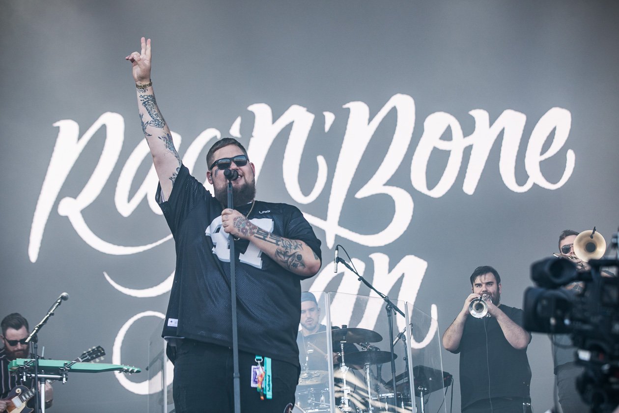 Casper, SXTN, Kraftwerk, Liam Gallagher, K.I.Z., David Guetta, The Weeknd etc. live im Berliner Olympiapark. – Rag'n'Bone Man kann alles.