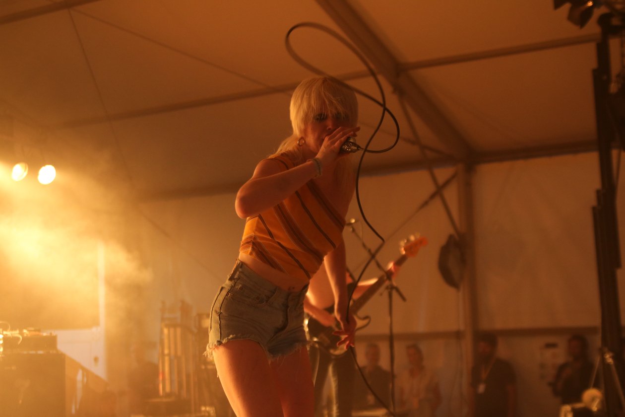 Zum vorerst letzten Mal öffnete das sympathische Festival im Südwesten Deutschlands seine Tore: Bilder zur 9. Auflage. – Lasso werfen beim Derby. Amyl hat es raus.