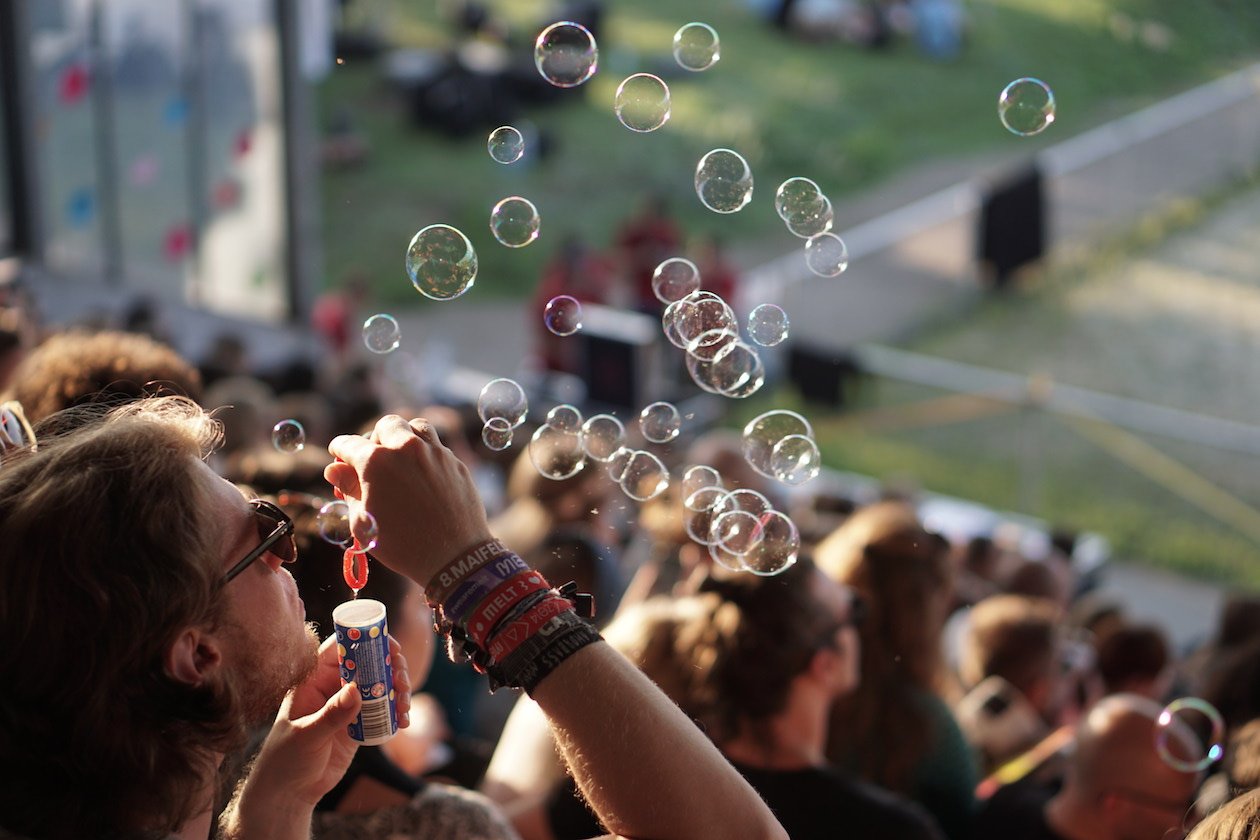 Gut 15.000 Besucher kamen zur achten Festivalauflage auf das Mannheimer Maimarktgelände. – Ein friedliches Publikum. 