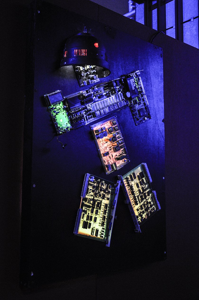 Fotos von Mogwai, Sigur Rós und viele Impressionen vom Montreux Jazz Festival 2016. – ...und Computerplatinen werden angemessen verarbeitet.