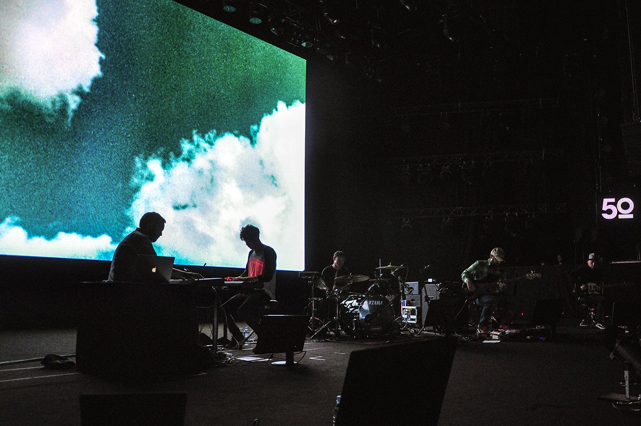 Fotos von Mogwai, Sigur Rós und viele Impressionen vom Montreux Jazz Festival 2016. – ...verbergen sich ganz im Dunkeln...