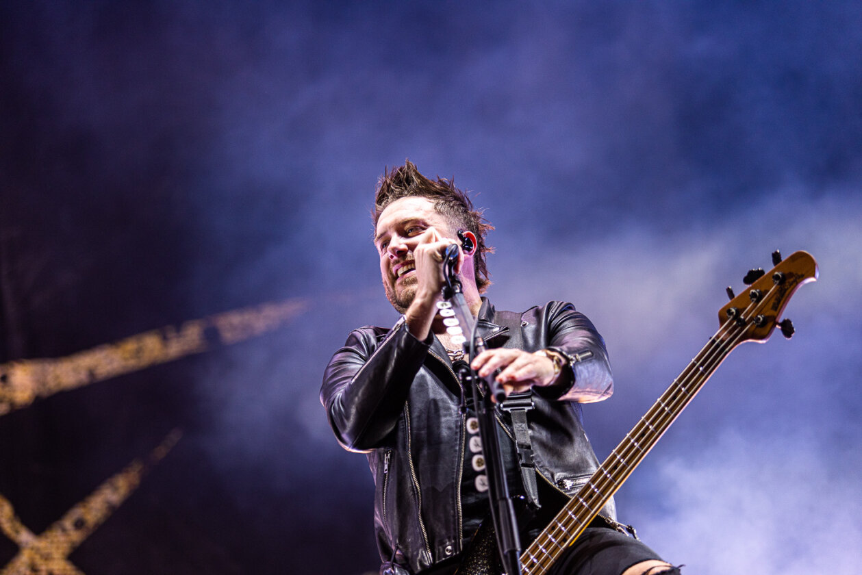 Blendende Aussichten: Foo Fighters, Die Toten Hosen, Kings Of Leon, Meshuggah, Apache 207, Architects u.v.a. rocken - und das Wetter spielt mit. – Bullet For My Valentine.