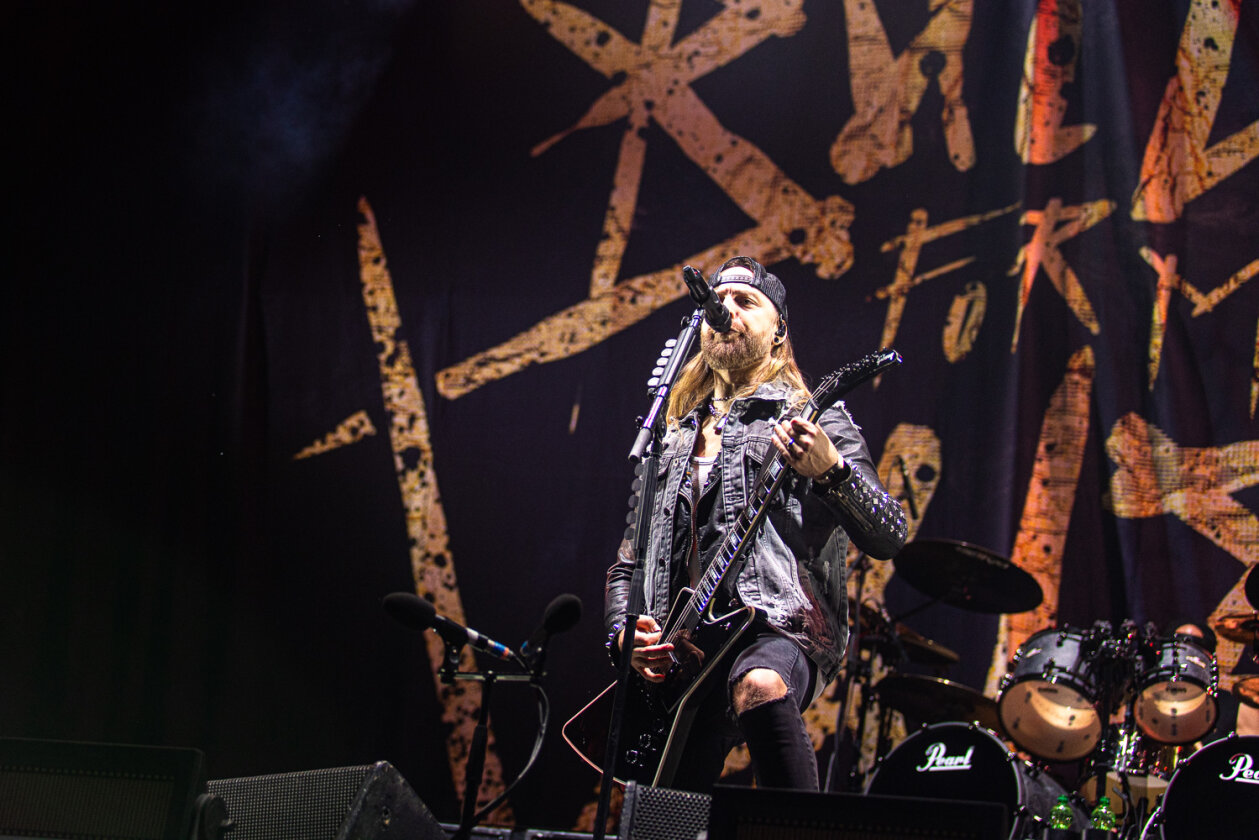 Blendende Aussichten: Foo Fighters, Die Toten Hosen, Kings Of Leon, Meshuggah, Apache 207, Architects u.v.a. rocken - und das Wetter spielt mit. – Bullet For My Valentine.