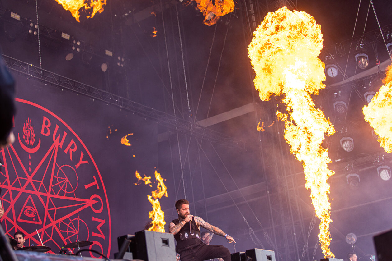 Blendende Aussichten: Foo Fighters, Die Toten Hosen, Kings Of Leon, Meshuggah, Apache 207, Architects u.v.a. rocken - und das Wetter spielt mit. – Bury Tomorrow.