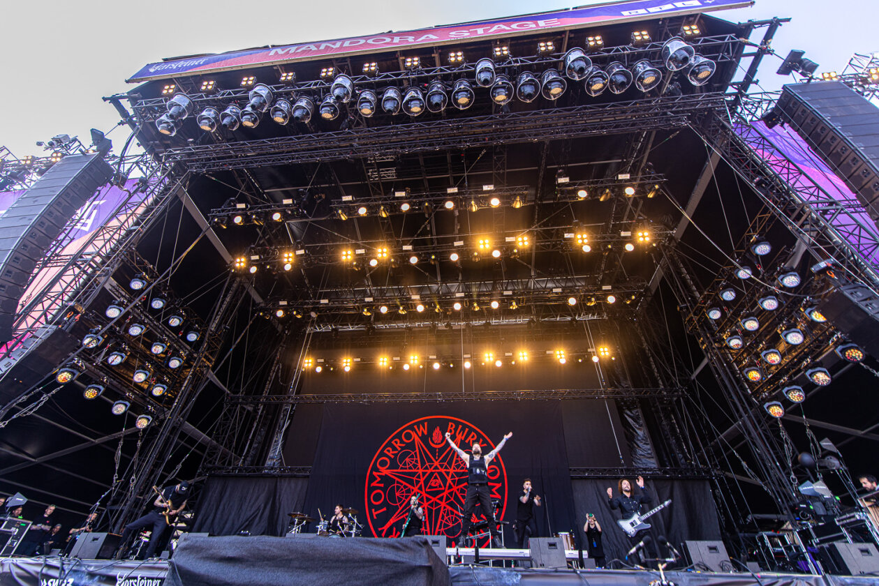 Blendende Aussichten: Foo Fighters, Die Toten Hosen, Kings Of Leon, Meshuggah, Apache 207, Architects u.v.a. rocken - und das Wetter spielt mit. – Bury Tomorrow.