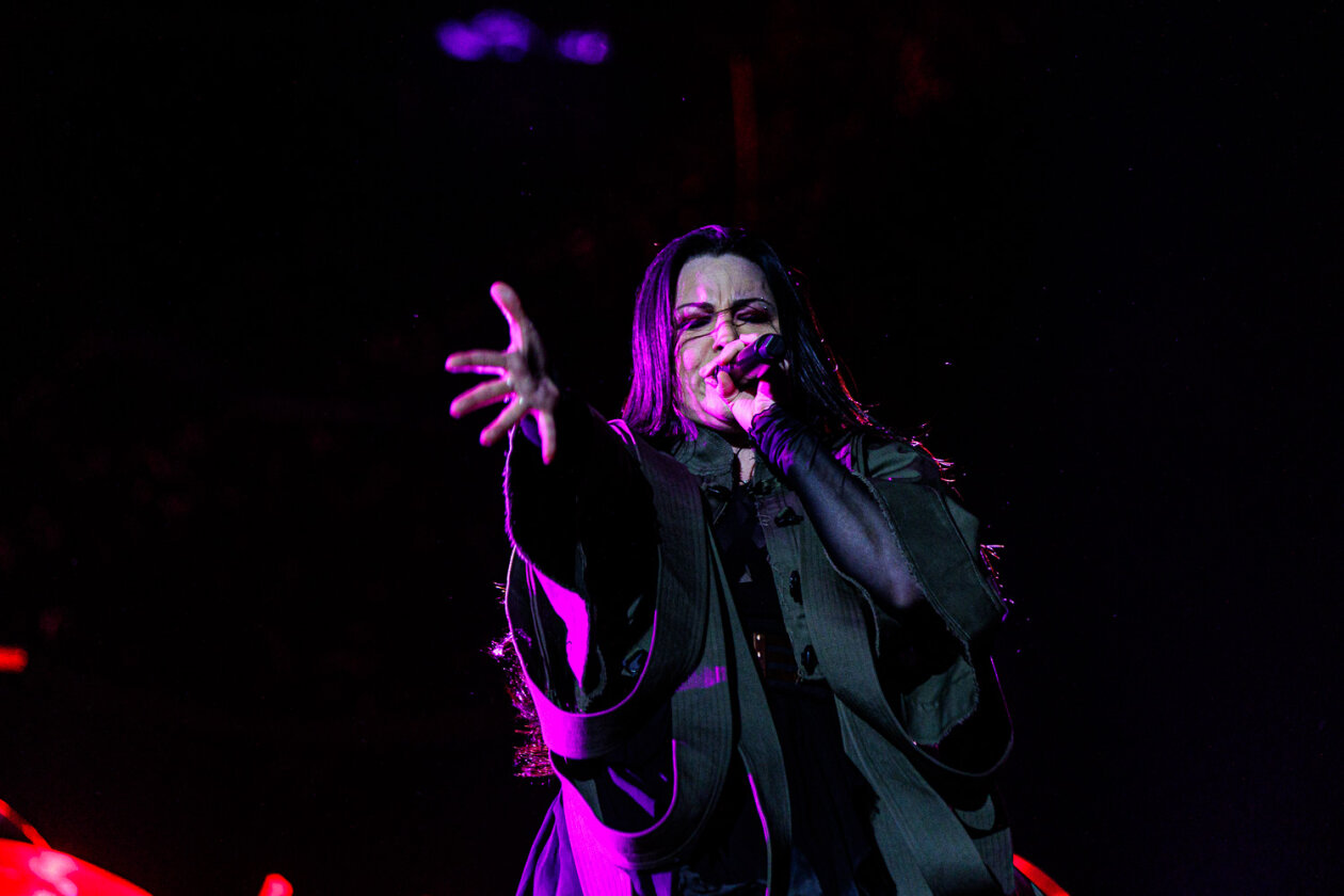 Blendende Aussichten: Foo Fighters, Die Toten Hosen, Kings Of Leon, Meshuggah, Apache 207, Architects u.v.a. rocken - und das Wetter spielt mit. – Evanescence.
