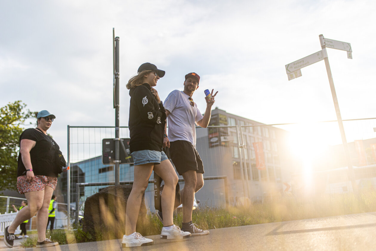 Blendende Aussichten: Foo Fighters, Die Toten Hosen, Kings Of Leon, Meshuggah, Apache 207, Architects u.v.a. rocken - und das Wetter spielt mit. – Hallo Rock am Ring!