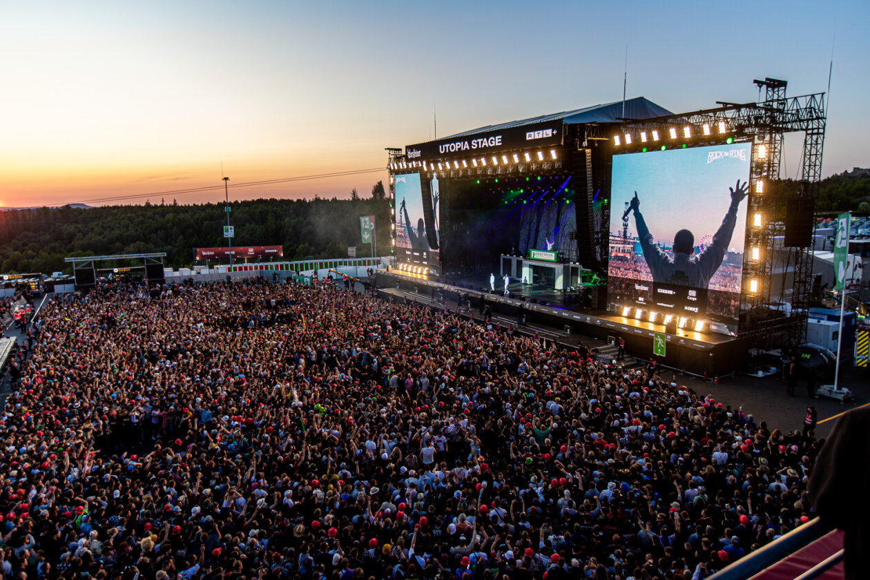 Blendende Aussichten: Foo Fighters, Die Toten Hosen, Kings Of Leon, Meshuggah, Apache 207, Architects u.v.a. rocken - und das Wetter spielt mit. – K.I.Z. befeuern die Massen.