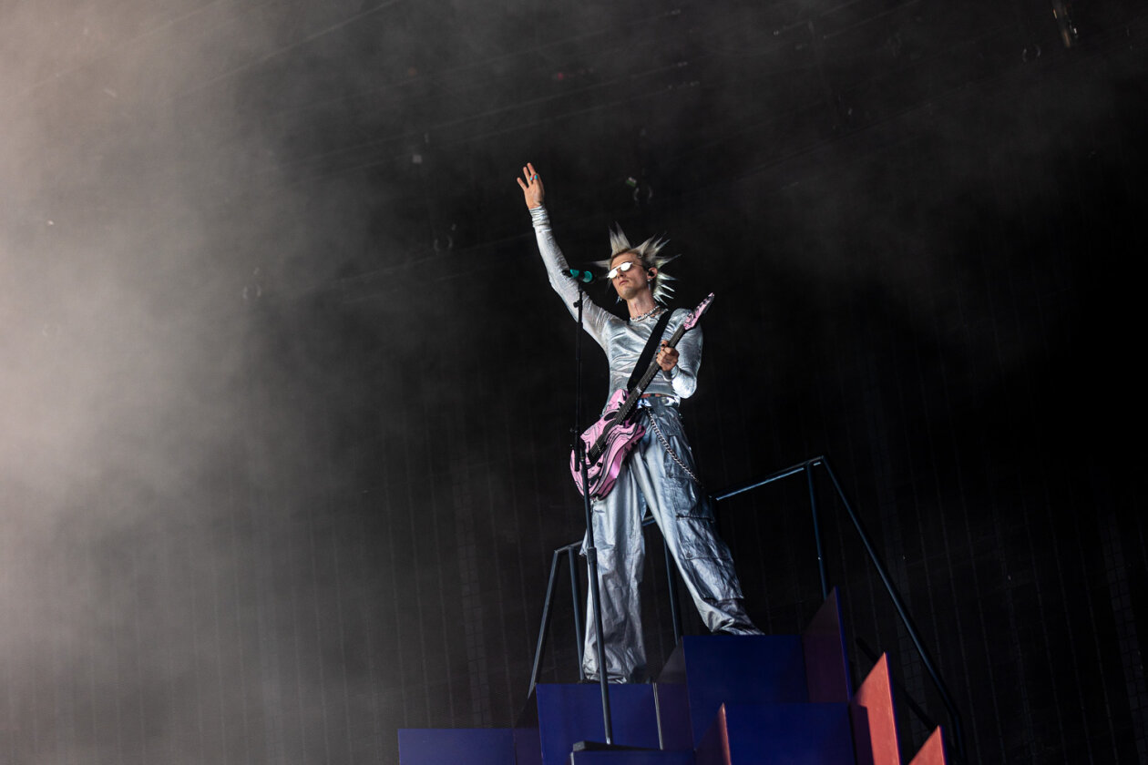 Blendende Aussichten: Foo Fighters, Die Toten Hosen, Kings Of Leon, Meshuggah, Apache 207, Architects u.v.a. rocken - und das Wetter spielt mit. – Machine Gun Kelly.