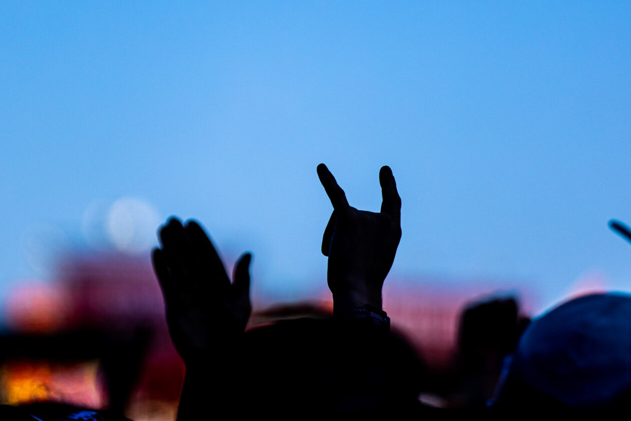 Blendende Aussichten: Foo Fighters, Die Toten Hosen, Kings Of Leon, Meshuggah, Apache 207, Architects u.v.a. rocken - und das Wetter spielt mit. – Pommesgabel für ...