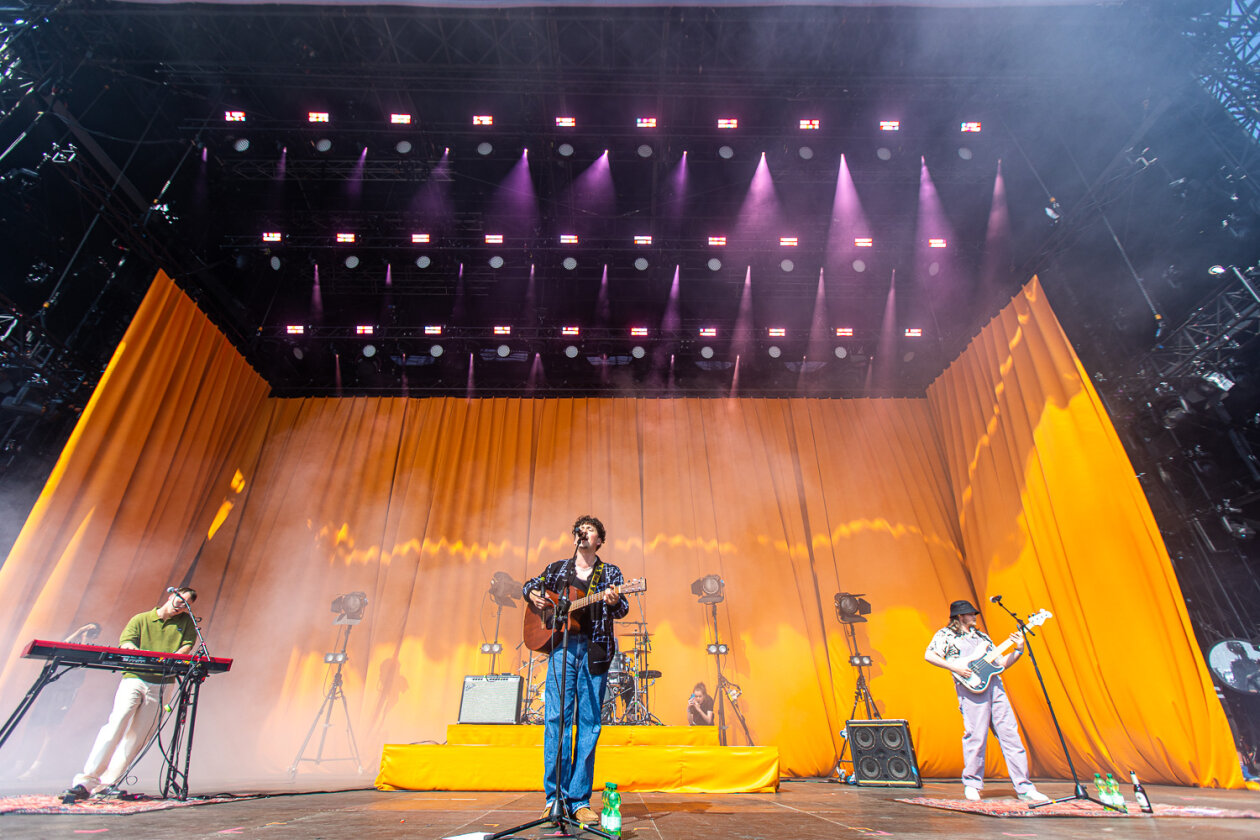 Blendende Aussichten: Foo Fighters, Die Toten Hosen, Kings Of Leon, Meshuggah, Apache 207, Architects u.v.a. rocken - und das Wetter spielt mit. – Provinz.