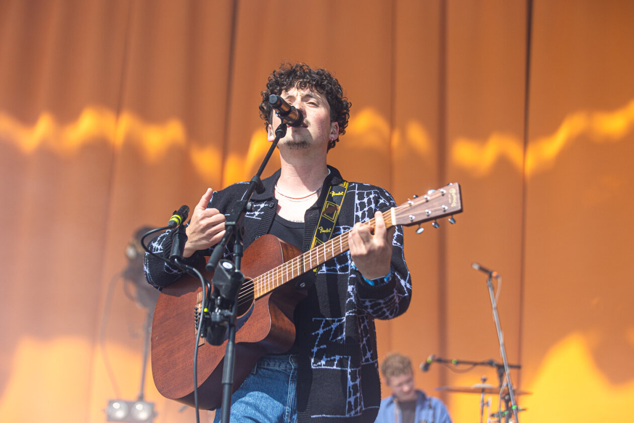 Blendende Aussichten: Foo Fighters, Die Toten Hosen, Kings Of Leon, Meshuggah, Apache 207, Architects u.v.a. rocken - und das Wetter spielt mit. – Provinz.