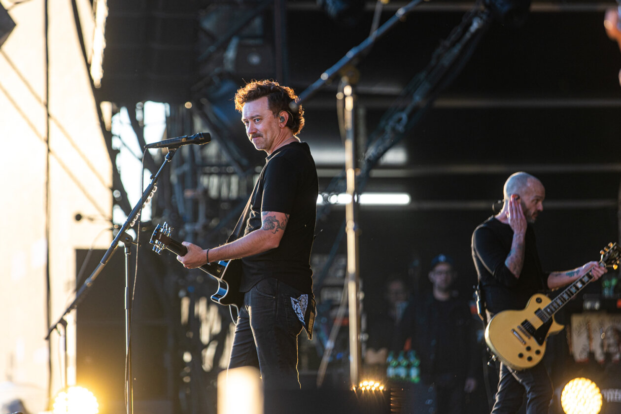 Blendende Aussichten: Foo Fighters, Die Toten Hosen, Kings Of Leon, Meshuggah, Apache 207, Architects u.v.a. rocken - und das Wetter spielt mit. – Rise Against.