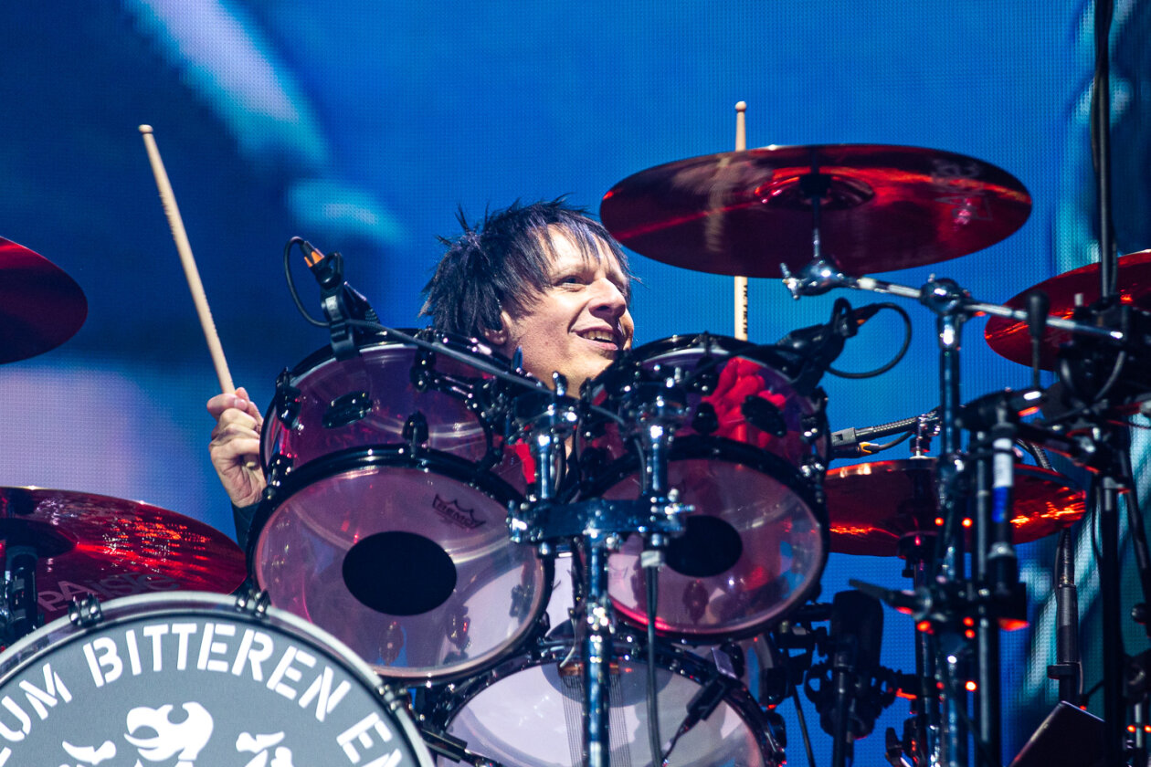Blendende Aussichten: Foo Fighters, Die Toten Hosen, Kings Of Leon, Meshuggah, Apache 207, Architects u.v.a. rocken - und das Wetter spielt mit. – Die Toten Hosen.
