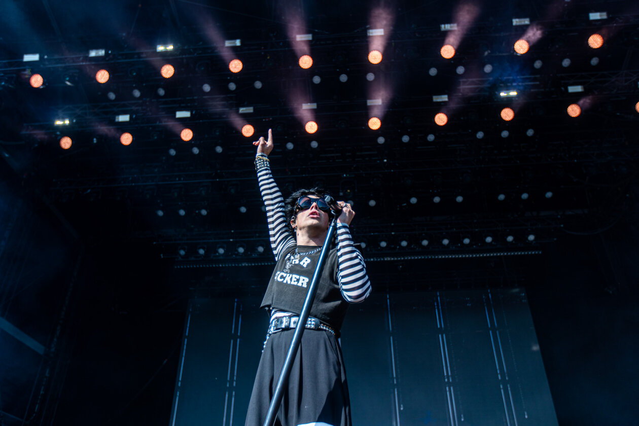 Blendende Aussichten: Foo Fighters, Die Toten Hosen, Kings Of Leon, Meshuggah, Apache 207, Architects u.v.a. rocken - und das Wetter spielt mit. – Yungblud.