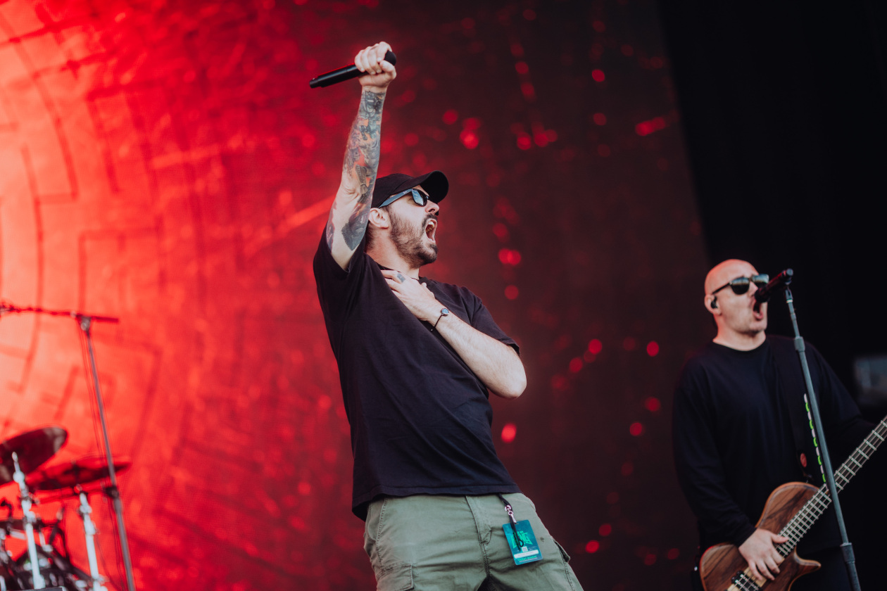 90.000 Fans und das Gelände ist brechend voll:  Volbeat, Electric Callboy, Papa Roach, Marteria, Within Temptation, Mastodon u.v.a. – Breaking Benjamin.