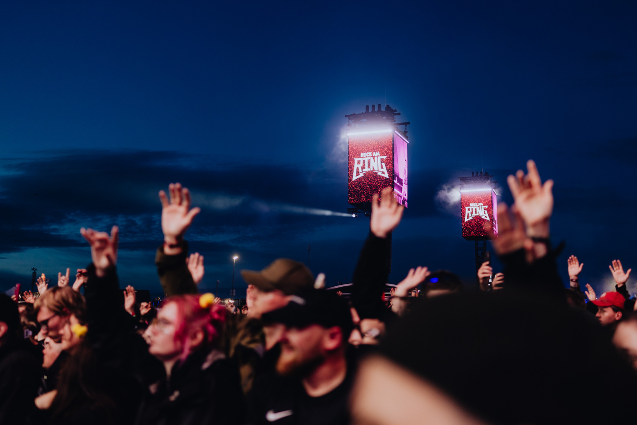 90.000 Fans und das Gelände ist brechend voll:  Volbeat, Electric Callboy, Papa Roach, Marteria, Within Temptation, Mastodon u.v.a. – Hoch die Hände für ...
