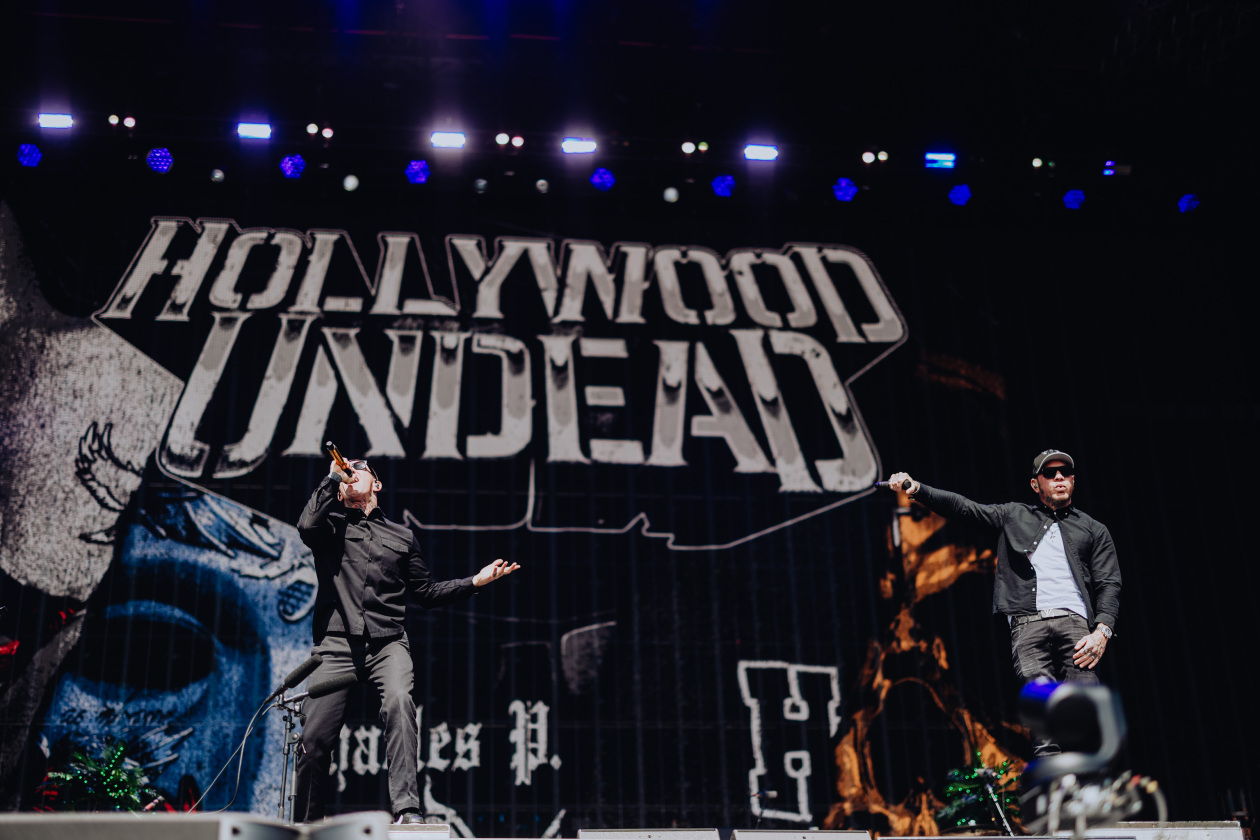 90.000 Fans und das Gelände ist brechend voll:  Volbeat, Electric Callboy, Papa Roach, Marteria, Within Temptation, Mastodon u.v.a. – Hollywood Undead.
