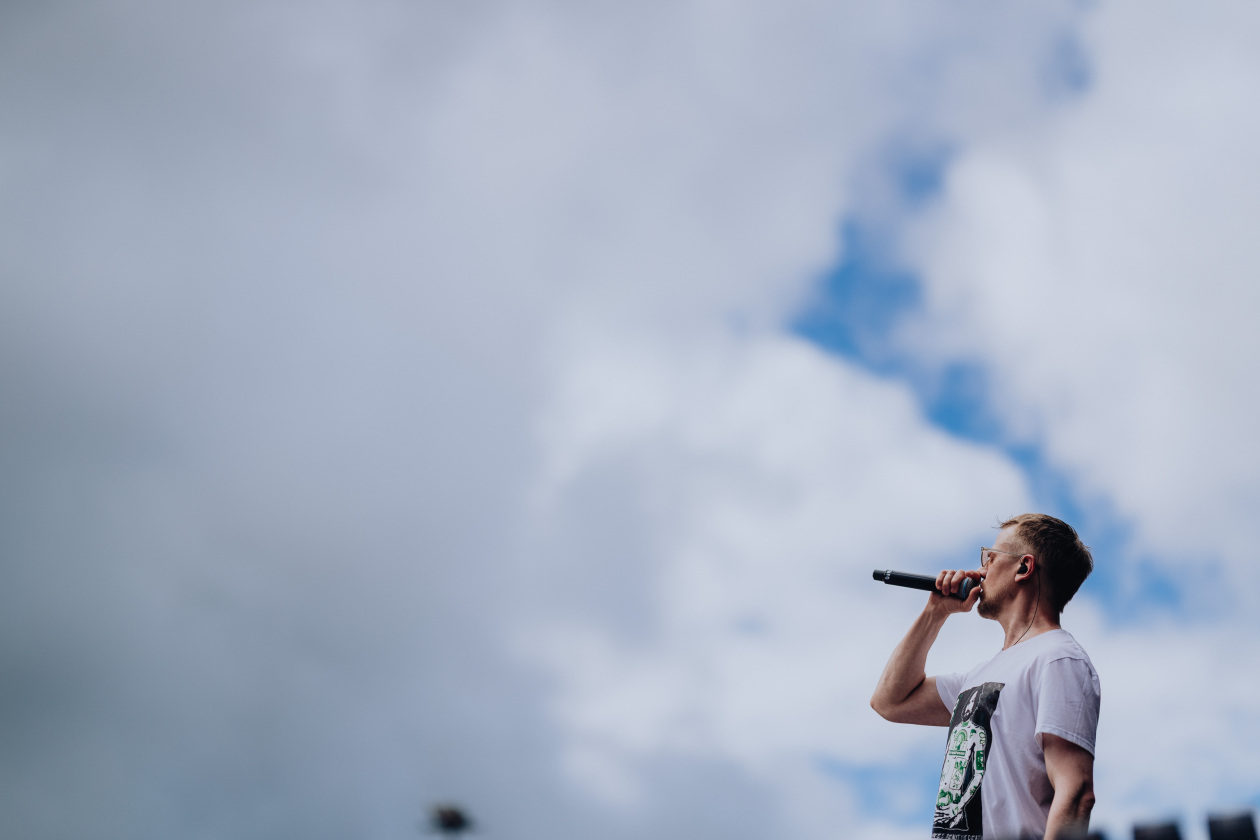 90.000 Fans und das Gelände ist brechend voll:  Volbeat, Electric Callboy, Papa Roach, Marteria, Within Temptation, Mastodon u.v.a. – Mehnersmoos.