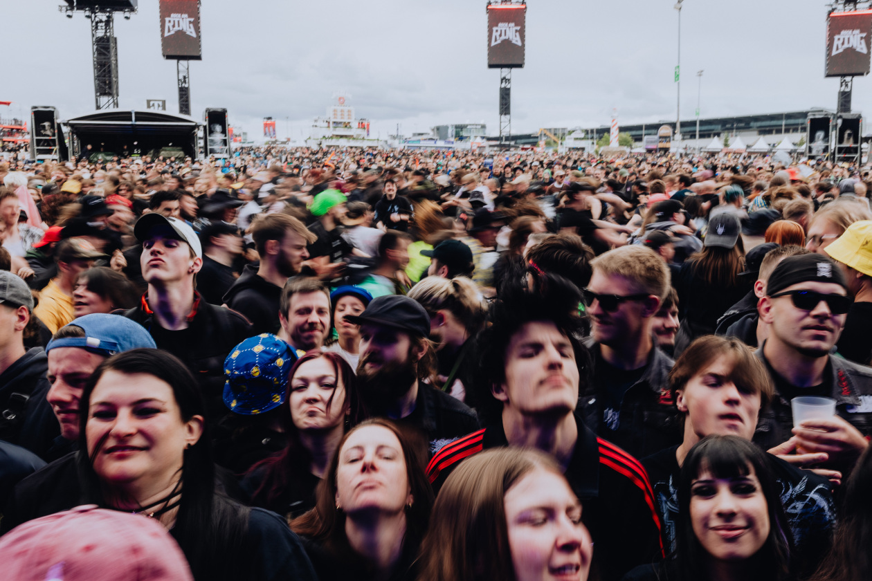 90.000 Fans und das Gelände ist brechend voll:  Volbeat, Electric Callboy, Papa Roach, Marteria, Within Temptation, Mastodon u.v.a. – Morgenlauf.