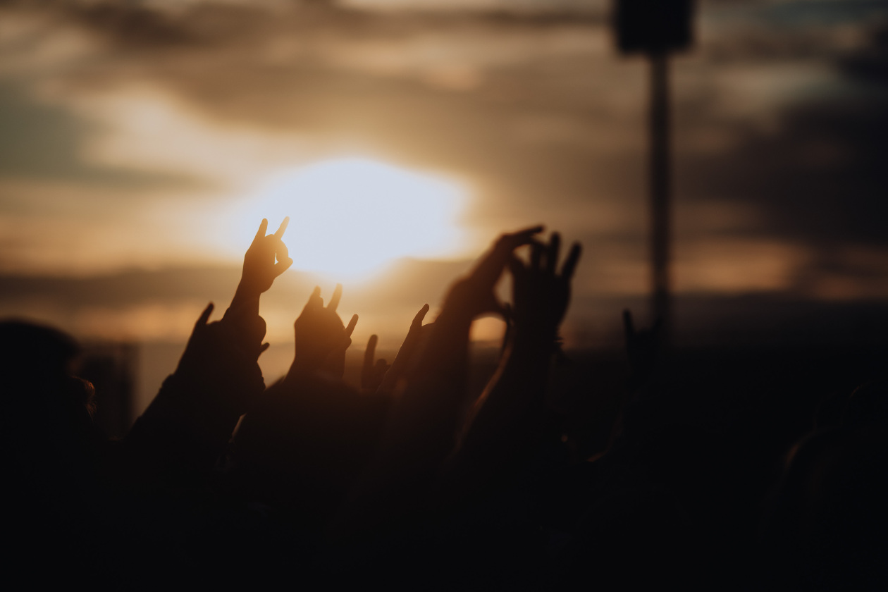 90.000 Fans und das Gelände ist brechend voll:  Volbeat, Electric Callboy, Papa Roach, Marteria, Within Temptation, Mastodon u.v.a. – Ein seltener Gast, die Sonne!