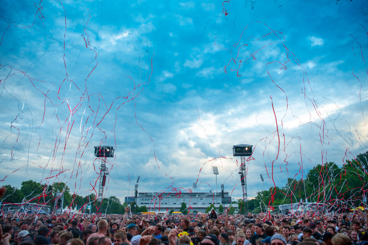 Endlich wieder! 75.000 Fans rockten mit Beatsteaks, Mastodon, Weezer, Bullet For My Valentine, Måneskin - und natürlich Scooter. – Rock im Park.