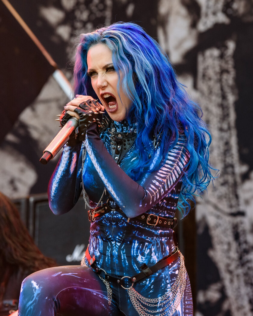 Strahlender Sonnenschein und 70.000 Parkrocker:innen feiern eine heiße Party mit Evanescence, Tenacious D, Kings Of Leon u.v.a. – Alissa White-Gluz.
