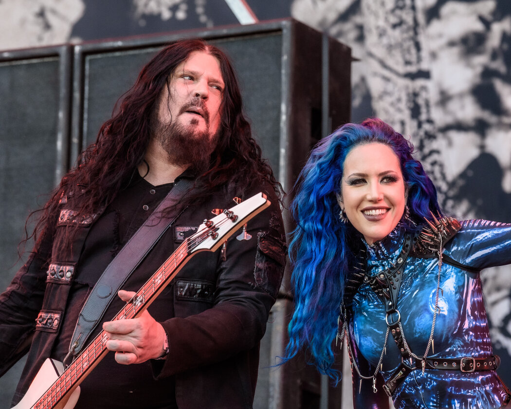 Strahlender Sonnenschein und 70.000 Parkrocker:innen feiern eine heiße Party mit Evanescence, Tenacious D, Kings Of Leon u.v.a. – Arch Enemy.