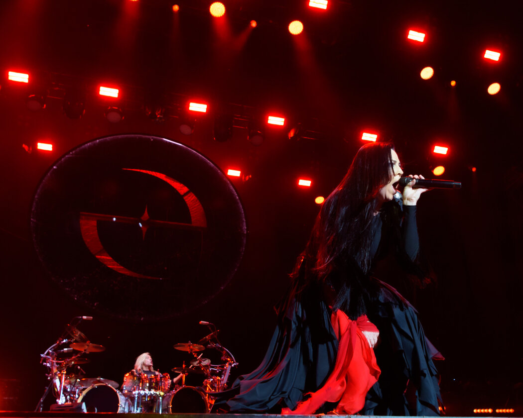 Strahlender Sonnenschein und 70.000 Parkrocker:innen feiern eine heiße Party mit Evanescence, Tenacious D, Kings Of Leon u.v.a. – Evanescence.