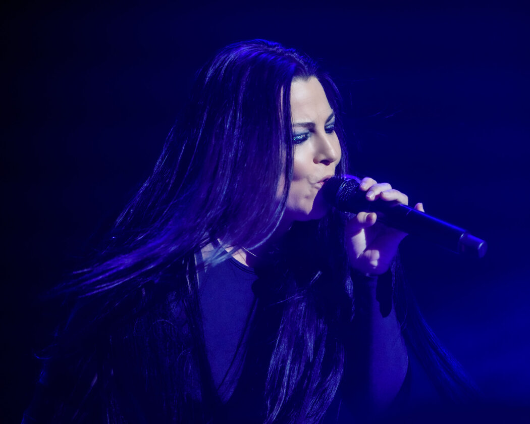 Strahlender Sonnenschein und 70.000 Parkrocker:innen feiern eine heiße Party mit Evanescence, Tenacious D, Kings Of Leon u.v.a. – Evanescence.