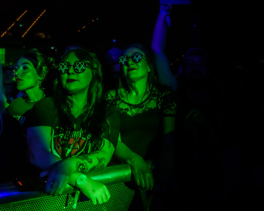 Strahlender Sonnenschein und 70.000 Parkrocker:innen feiern eine heiße Party mit Evanescence, Tenacious D, Kings Of Leon u.v.a. – Heartagram.