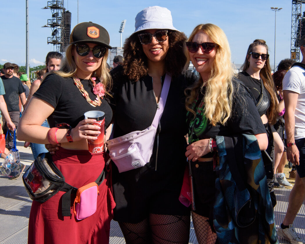 Strahlender Sonnenschein und 70.000 Parkrocker:innen feiern eine heiße Party mit Evanescence, Tenacious D, Kings Of Leon u.v.a. – Hello there!