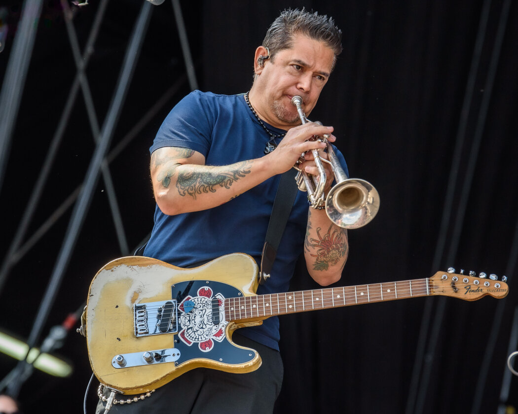 Strahlender Sonnenschein und 70.000 Parkrocker:innen feiern eine heiße Party mit Evanescence, Tenacious D, Kings Of Leon u.v.a. – NoFX.