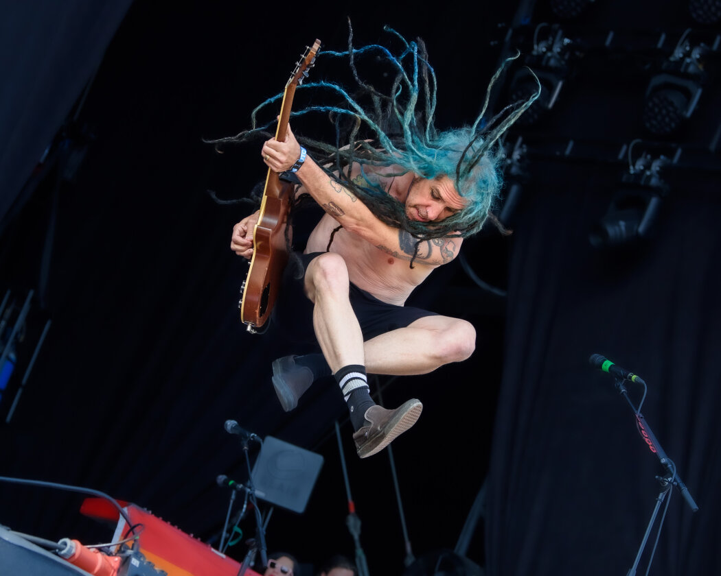 Strahlender Sonnenschein und 70.000 Parkrocker:innen feiern eine heiße Party mit Evanescence, Tenacious D, Kings Of Leon u.v.a. – NoFX.