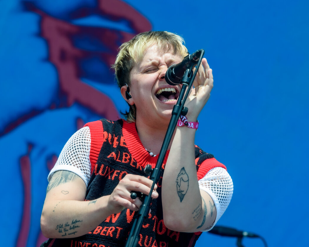 Strahlender Sonnenschein und 70.000 Parkrocker:innen feiern eine heiße Party mit Evanescence, Tenacious D, Kings Of Leon u.v.a. – Nothing But Thieves.