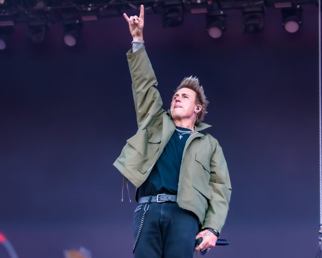 Strahlender Sonnenschein und 70.000 Parkrocker:innen feiern eine heiße Party mit Evanescence, Tenacious D, Kings Of Leon u.v.a. – Papa Roach.