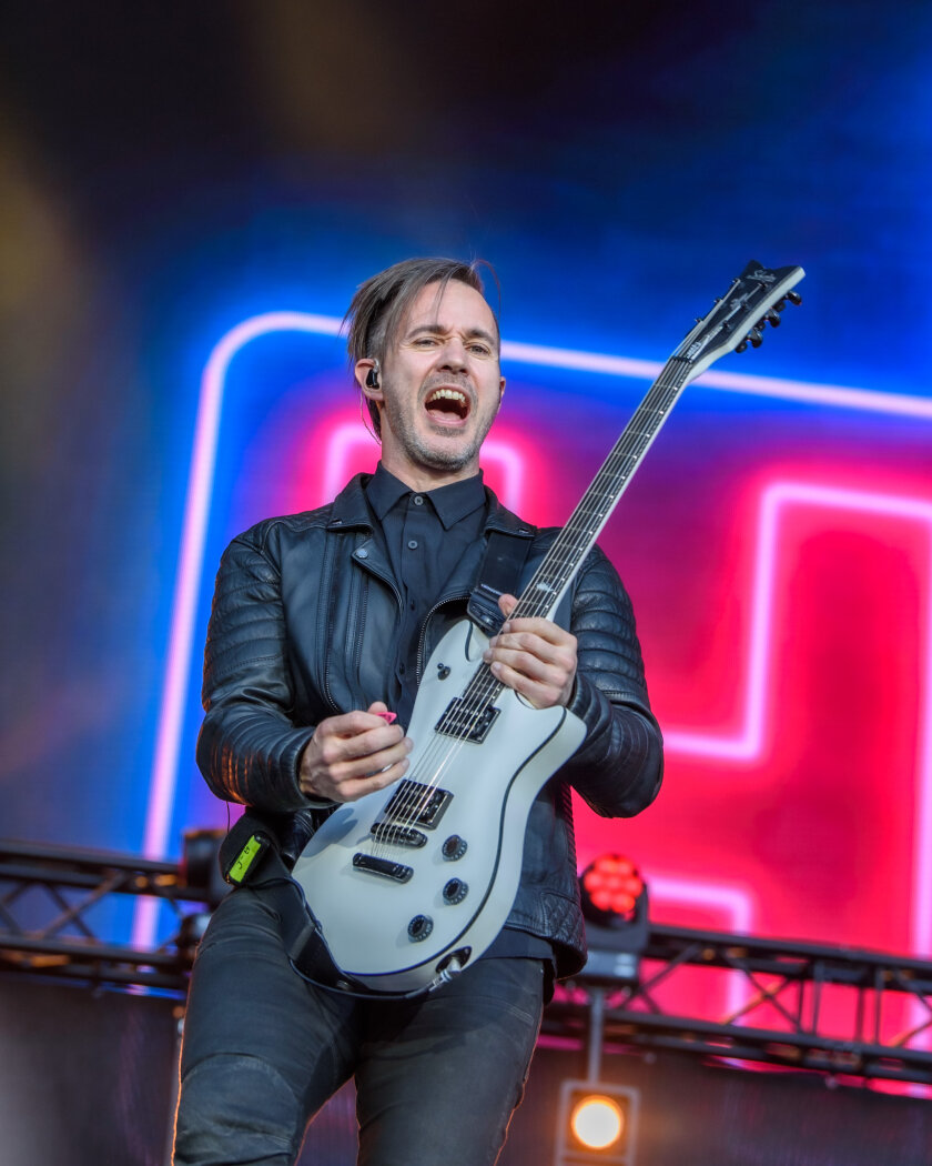 Strahlender Sonnenschein und 70.000 Parkrocker:innen feiern eine heiße Party mit Evanescence, Tenacious D, Kings Of Leon u.v.a. – Papa Roach.