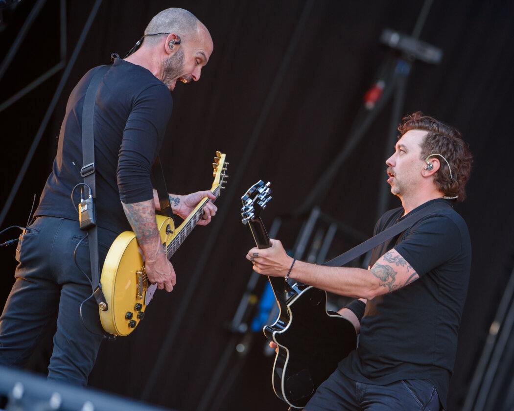 Strahlender Sonnenschein und 70.000 Parkrocker:innen feiern eine heiße Party mit Evanescence, Tenacious D, Kings Of Leon u.v.a. – Rise Against.