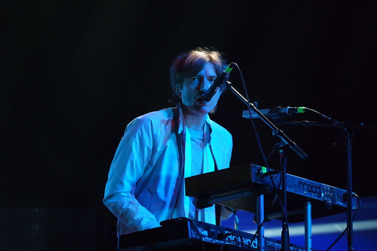 Aktuelle Fotos vom Festival in Barcelona – Air mit einem Best Of-Set, passend zur neuen Best Of "Twentyears".