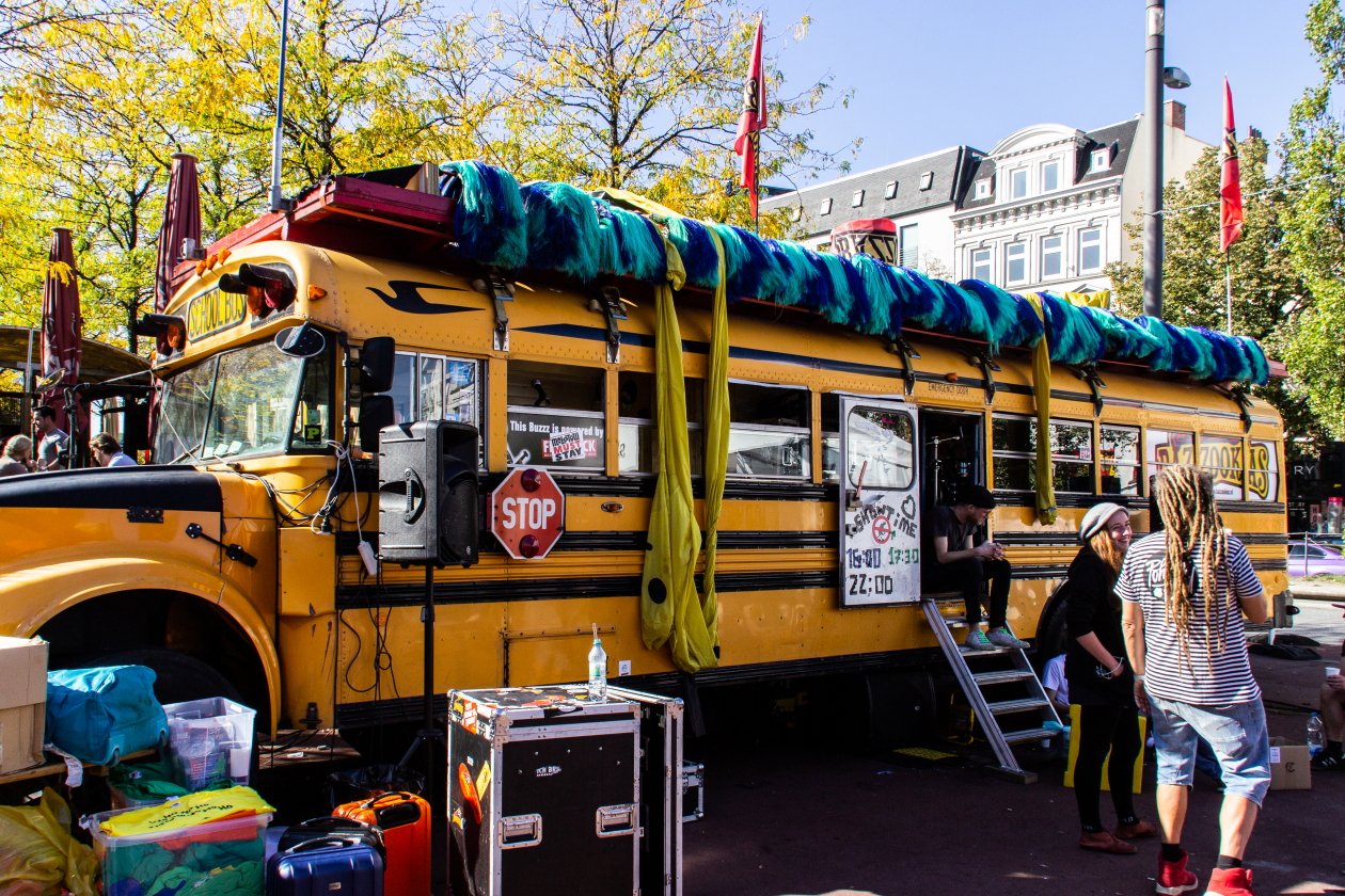 Die Bilder zum Reeperbahn Festival 2019, u.a. mit Sleaford Mods, Lydmor und Press Club. – Bus stop.