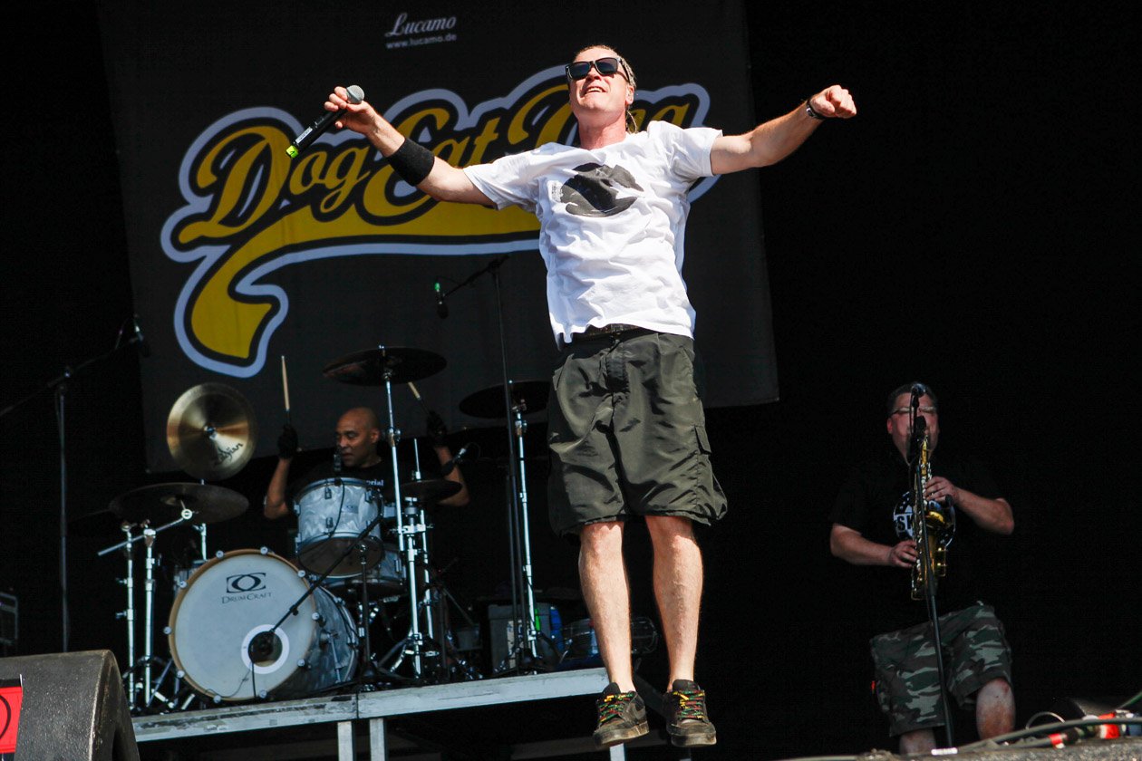 Fast 10.000 Besucher kamen am Wochenende nach Sulingen, um Airbourne, Limp Bizkit oder die Kassierer zu sehen. – Dog Eat Dog