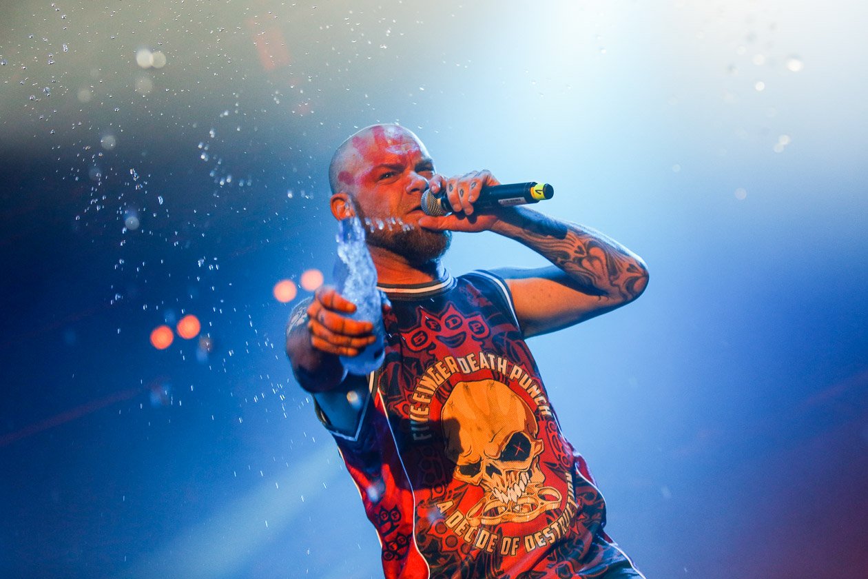 Fast 10.000 Besucher kamen am Wochenende nach Sulingen, um Airbourne, Limp Bizkit oder die Kassierer zu sehen. – Five Finger Death Punch
