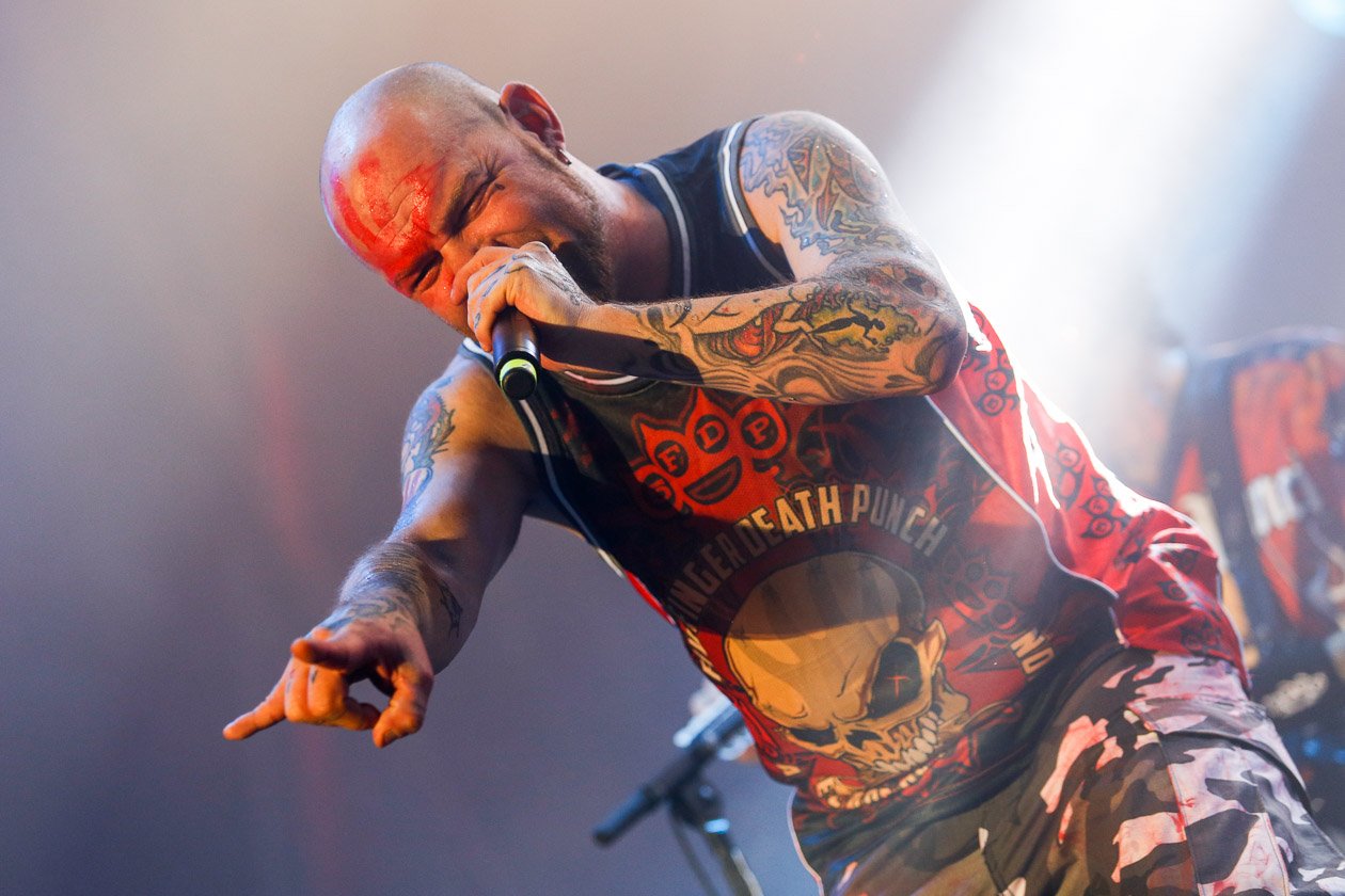 Fast 10.000 Besucher kamen am Wochenende nach Sulingen, um Airbourne, Limp Bizkit oder die Kassierer zu sehen. – Five Finger Death Punch