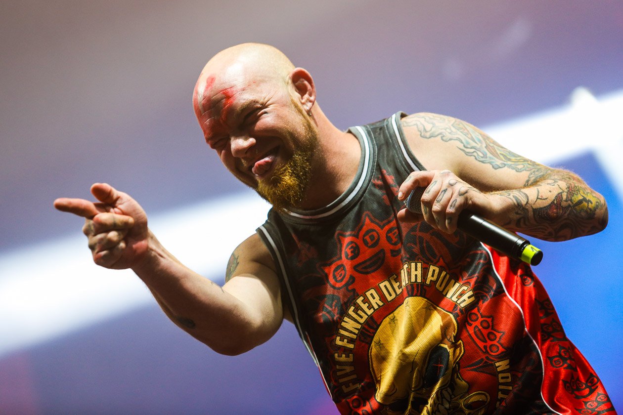 Fast 10.000 Besucher kamen am Wochenende nach Sulingen, um Airbourne, Limp Bizkit oder die Kassierer zu sehen. – Five Finger Death Punch